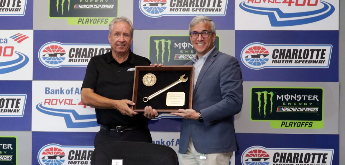 Jimmy Fennig Presented with Smokey Yunick Award