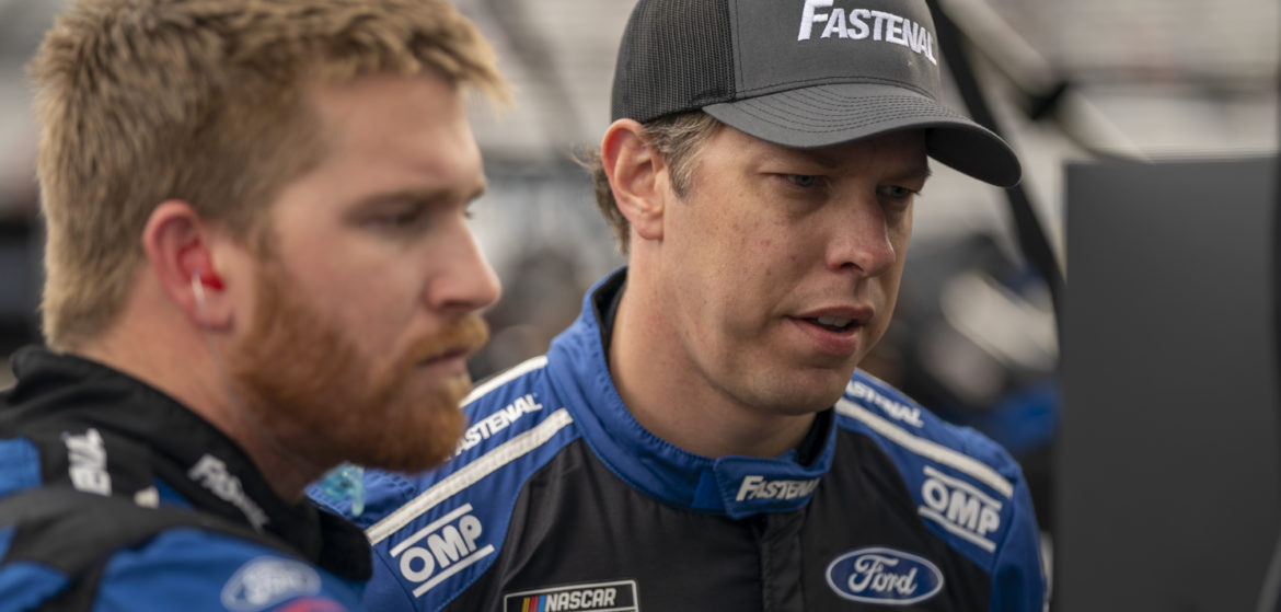 Keselowski Finishes 17th in Cold Martinsville Night Race