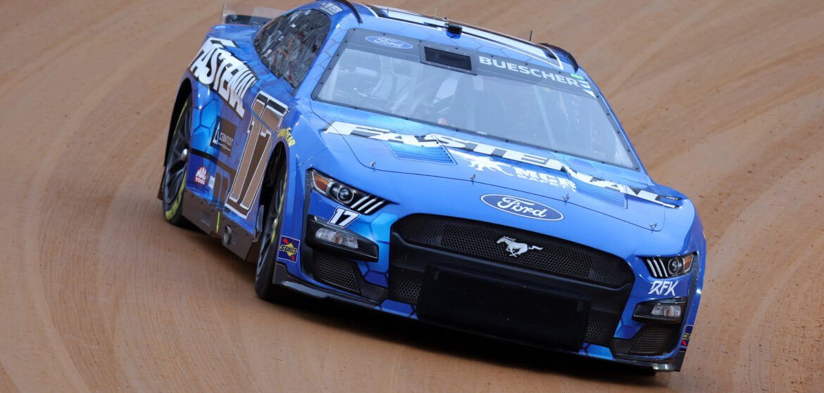 Buescher Finishes 18th after Strong Ending in Bristol Dirt Race