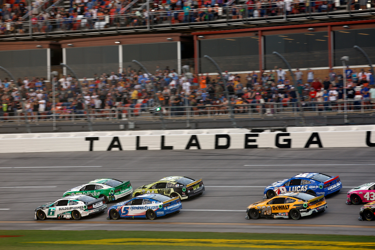 Keselowski Finishes P2 in Talladega in Photo Finish